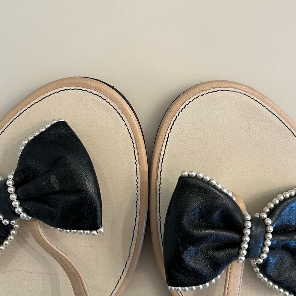 Authentic black and beige Chanel pearl bow flat sandal size 42C - Picture 2 of 5